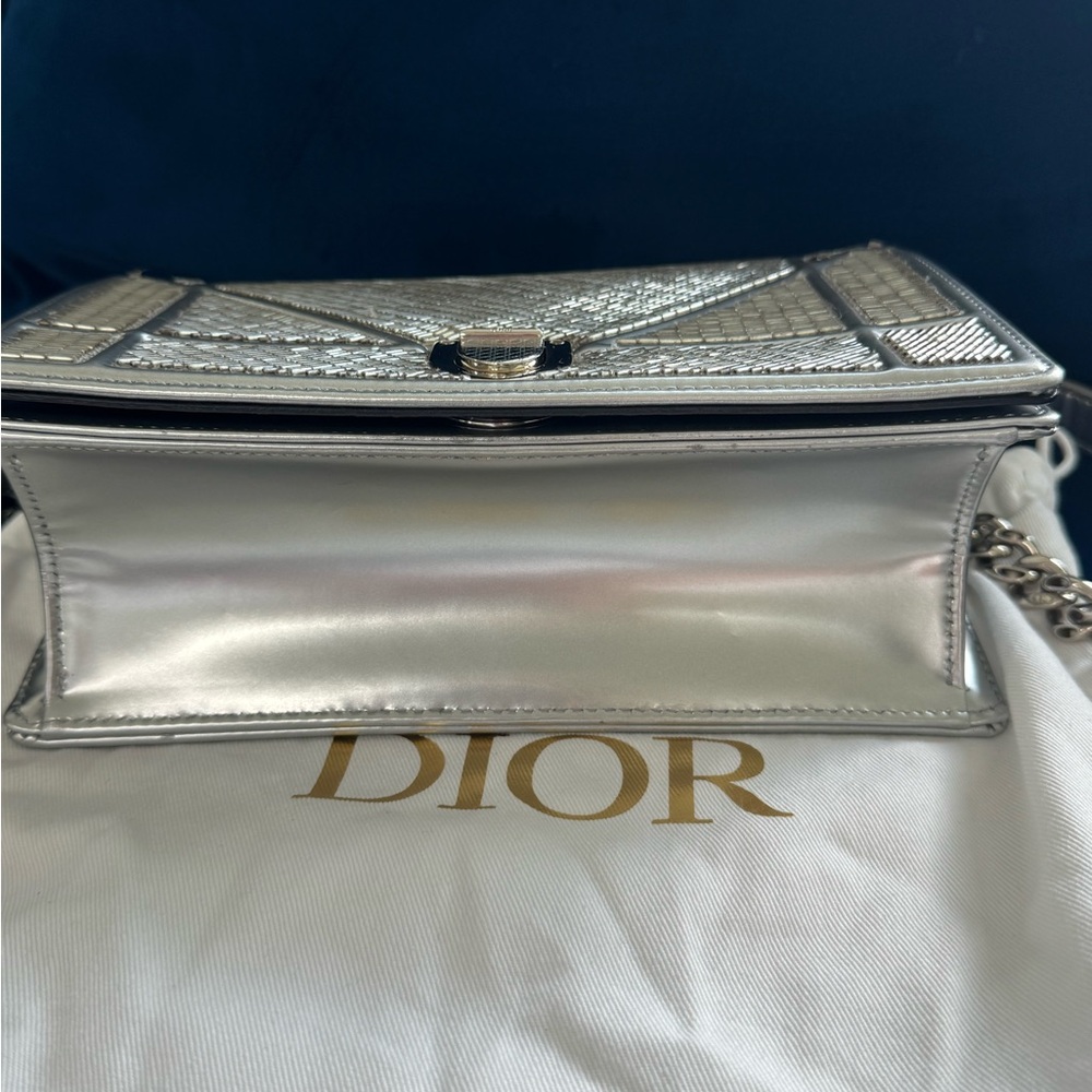 Dior Silver Crossbody Bag with Chevron Design - Picture 5 of 11